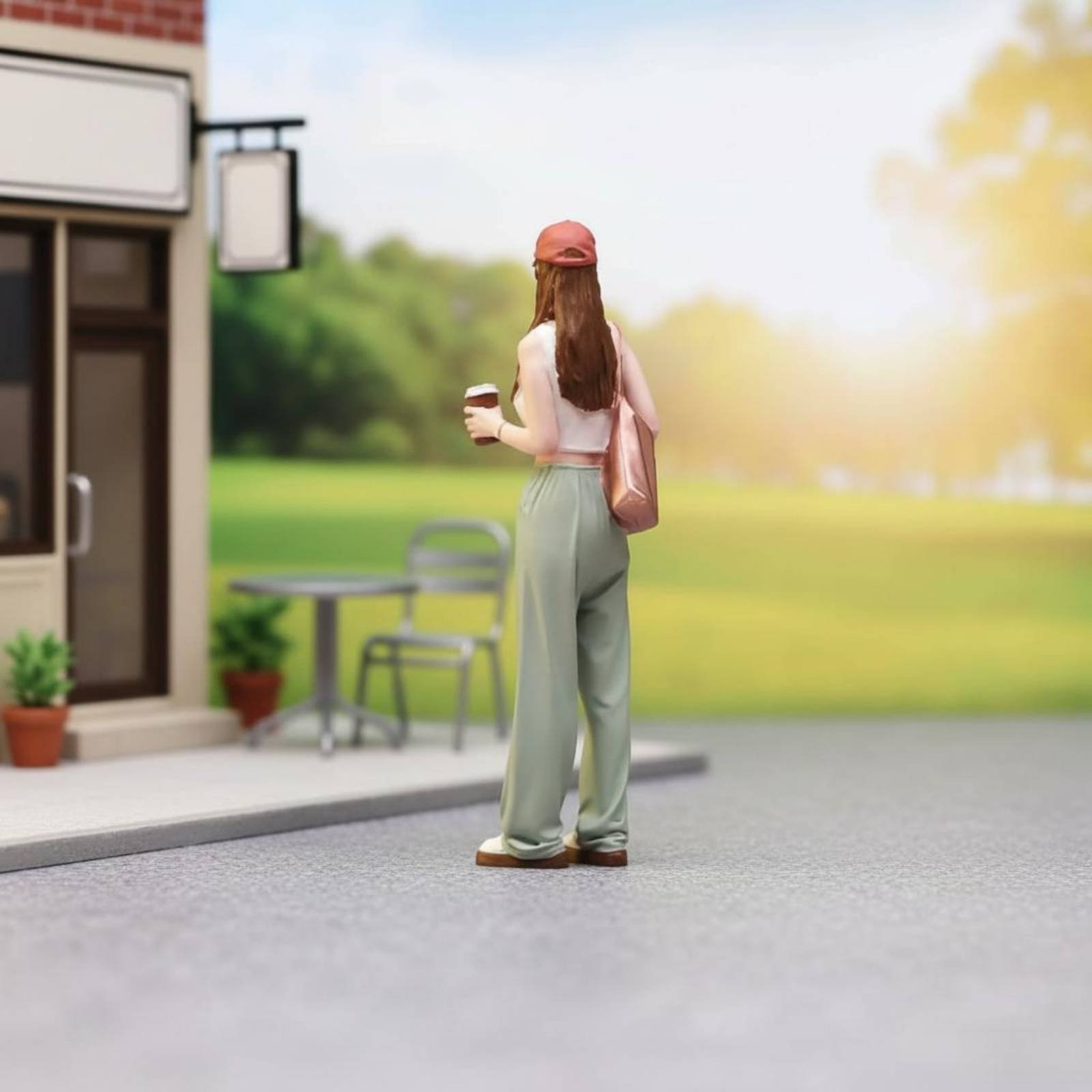 Girl Figure Holding Coffee Col - Women Fashion Pose recension och pris